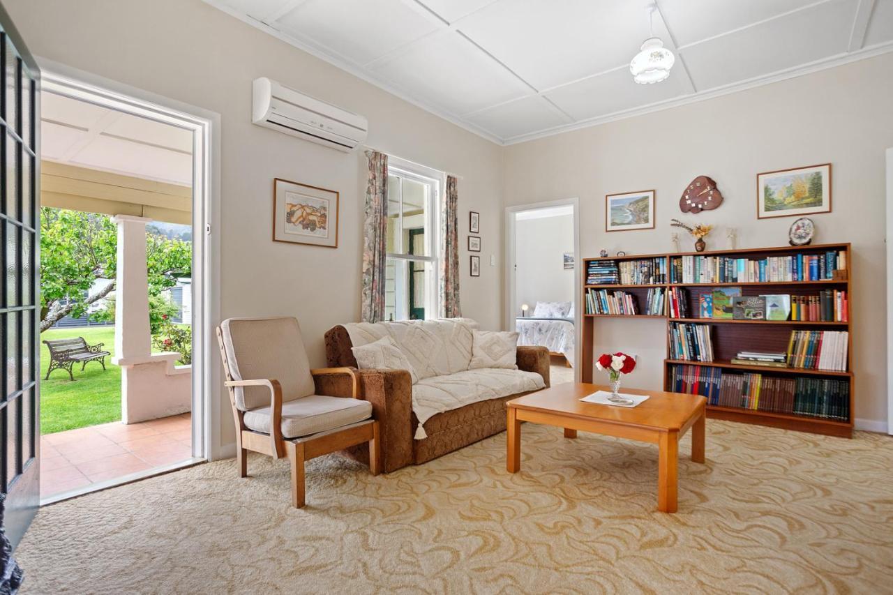 Whare Nui On Rennie - Holiday home