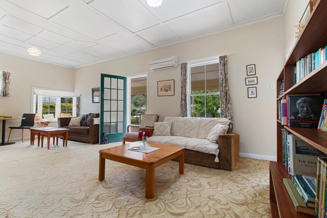 Holiday home Whare Nui On Rennie -