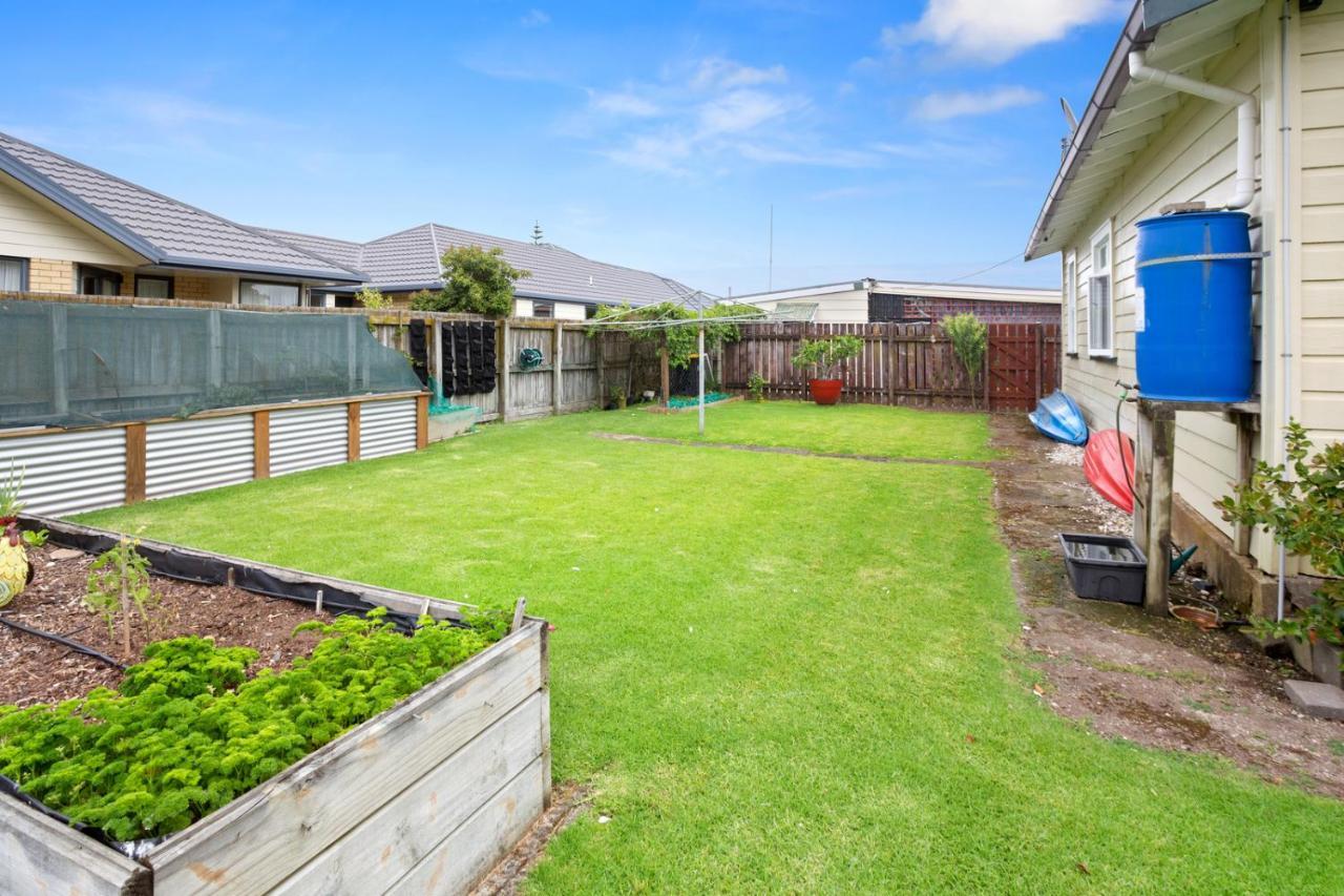 Whare Nui On Rennie - *